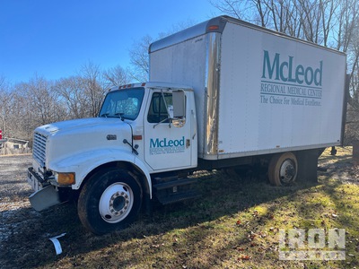 1998 International 4700 Deluxe 4x2 Furgonetka (Inoperable)