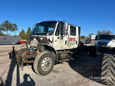 2006 International 4400 4x2 Crew Cab Cab and Chassis (Inoperable)