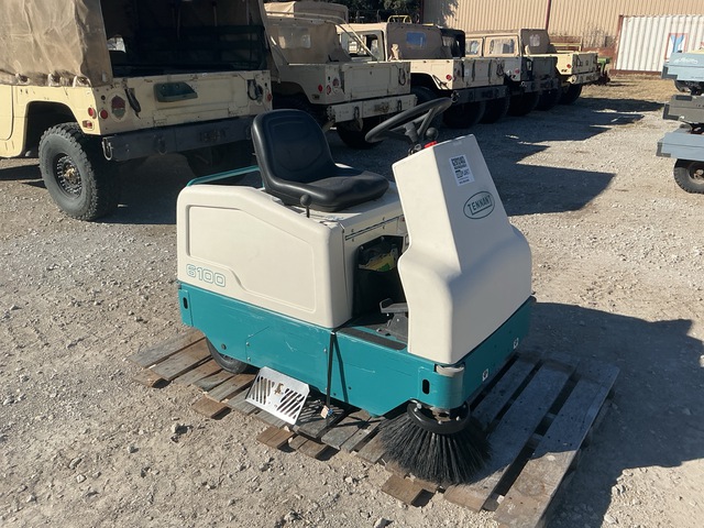 Tennant 6100 Floor Sweeper