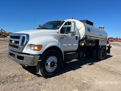 Etnyre Black Topper 2000 gal on 2009 Ford F-750 XL 4x2 Asphalt Distributor Truck