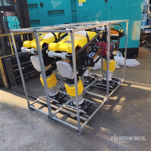 Quantity of (4 ) 2025 Honda RM85H Lote de Bailarinas (Sin Usar) / Ubijak podnośnikowy (Unused)