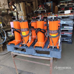 Quantity of (4) 2025 Pausaol Lote de Bombas de Grasa (Sin Usar) / Grease Pump (Unused)