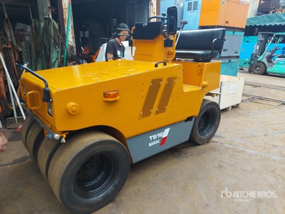 Sakai TS160 Rodillo Neumatico / Compactador de Ruedas