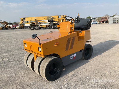 Sakai TS160 7 Wheel Rodillo Neumatico / Pneumatic Roller