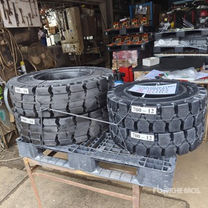 Quantity of (4) 2025 Lote de Llantas Solidas (Sin Usar) / Solid Tires (Unused)