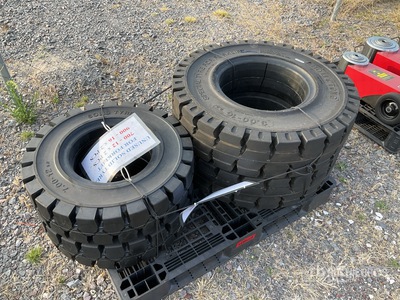 Quantity of (4) 2025 Lote de Llantas Solidas (Sin Usar) / Solid Tires Accessori per autocarro con sollevatore (Unused)
