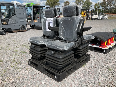 Quantity of (4) 2025 TB355-2 Lote de Asientos para Operador (Sin Usar) / Operator Seats (Unused)