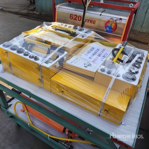 Quantity of (8) Boxes of 2025 HHHK-8 Barrenadores Hidraulicos (Sin Usar) / Hydraulic Hole Diggers (Unused)