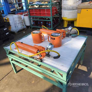 Quantity of (4) 2025 Mackman HHP2700/ HC10050 Hydraulic Hand Pump & Zylinder (Unused)