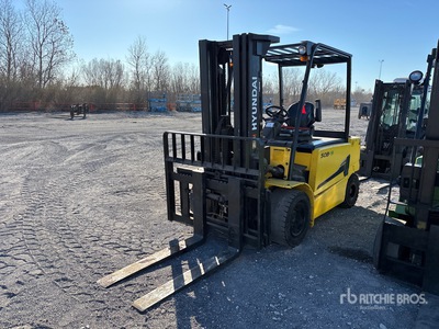 Hyundai 50B-9 9900 lb Electric Forklift