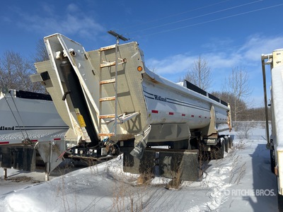 2013 Midland MG37SK3400X 37 ft Tri/A End Dump Trailer