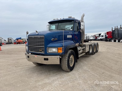 1999 Mack CL713 8x6 トラックトラクター（Tri/A）