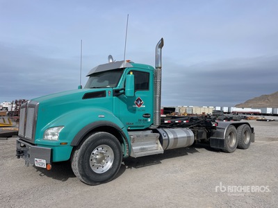 2015 Kenworth T880 6x4 Hooklift Truck