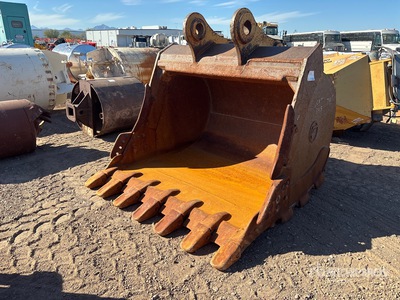 74 in Digging Excavator Bucket