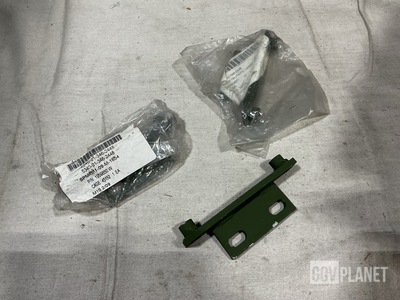 (47) Oshkosh 1940650 W T Brackets