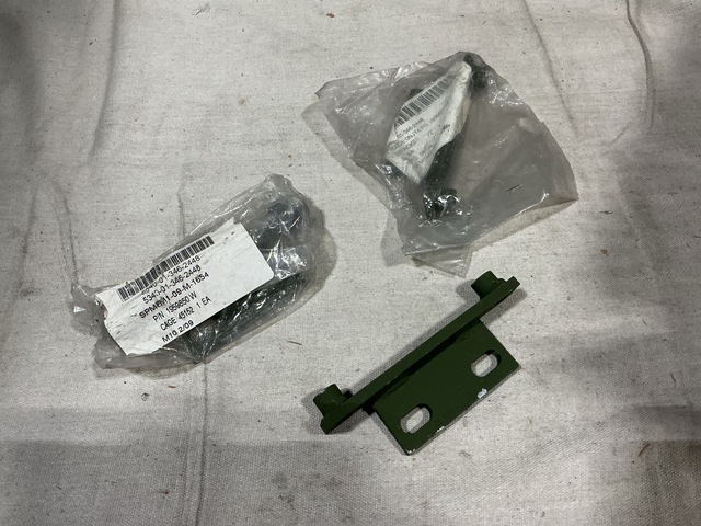 (47) Oshkosh 1940650 W T Brackets