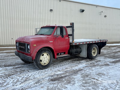 GMC 4500 4x2 شاحنة مسطحة