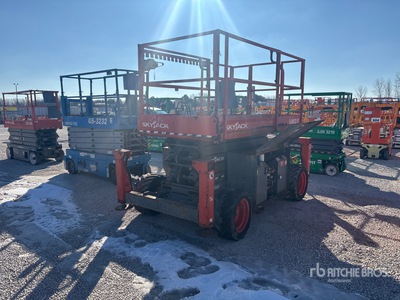 2018 Skyjack SJ6832 RT 4x4 Dual Fuel Piattaforma aerea verticale