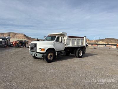 1995 Ford F-800 4x2 S/A Dump Truck