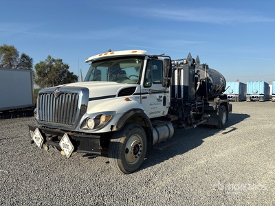 2010 International 7400 4x2 Hot Oil Truck