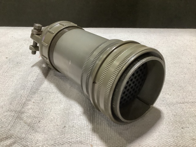 (13) Amphenol 10-214640-56I Electrical Plug Connectors