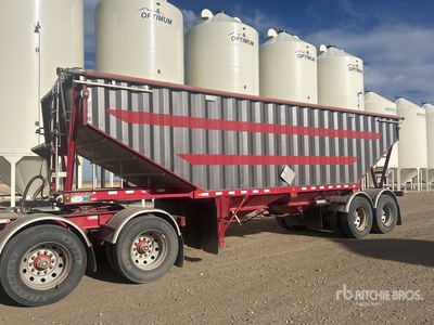 Doepker 30 ft T/A Super B-Train Pup Grain Trailer