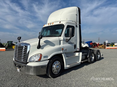 2015 Freightliner Cascadia 125 6x4 T/A Day Cab Truck Tractor