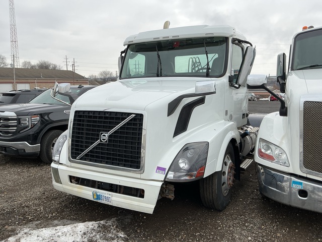 2016 Volvo VNL 6x4 T/A Day Cab Truck Tractor