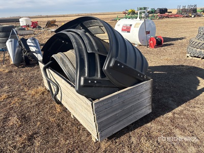 Quantity of (4) John Deere R4045 Sprayer Fenders