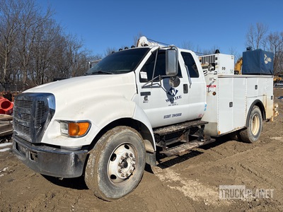 2004 Ford F-650 XLT 4x2 Extended Cab Ciężarówka serwisowa