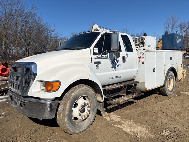 2004 Ford F-650 XLT 4x2 Extended Cab Service Truck