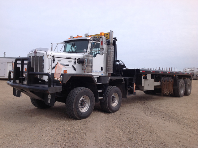 2004 Kenworth C500B T/A T/A Bed Truck