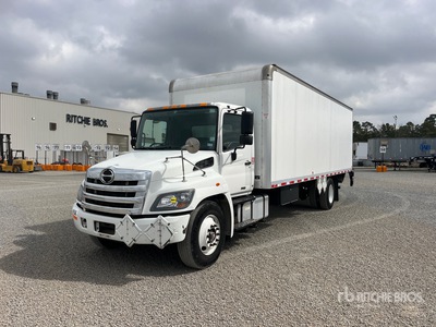2017 Hino 338 4x2 Camion fourgon