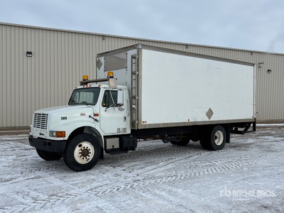 1999 International 4700 4x2 شاحنة فان