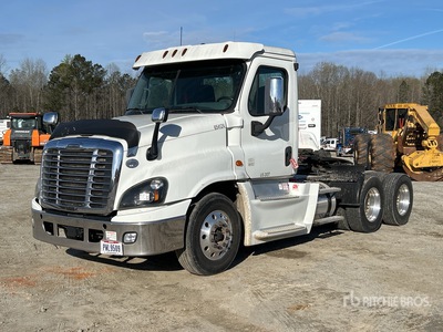 2016 Freightliner Cascadia 125 6x4 تراكتور شاحنة نهارية (ثنائية المحور)