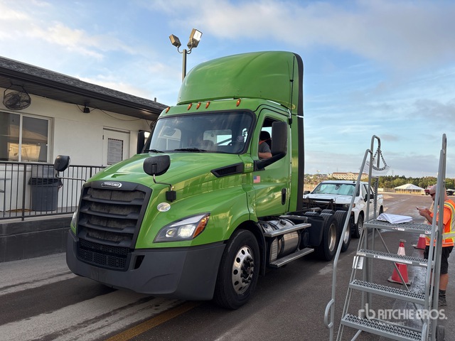 2019 Freightliner Cascadia 116 2019 Freightliner Cascadia 116 6X4 T/A Day Cab Truck Tractor