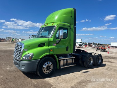 2018 Freightliner Cascadia 113 6x4 T/A Day Cab Truck Tractor