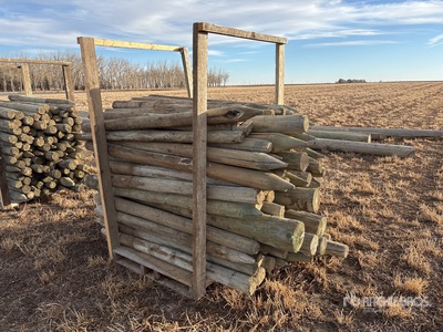 Approximately 100 pcs 6 ft X 4 in Fence Post Divers - Magasin, entrepôt, consommateur