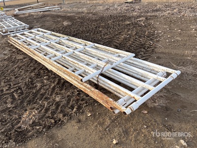Quantity of (4) Heavy Duty Portail pour bétail