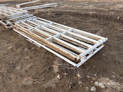 Quantity of (4) 12 ft x 4 ft Portail pour bétail