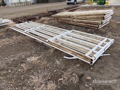 Quantity of (2) 16 ft x 4 ft Portail pour bétail