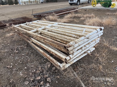 Quantity of (4) 11 ft x 4 ft Portail pour bétail