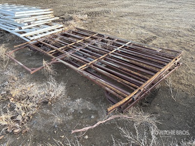 Quantity of (7) 10 ft Panneau pour bétail