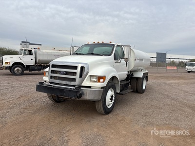 2005 Ford F-750 2000 gal 4x2 Water Truck