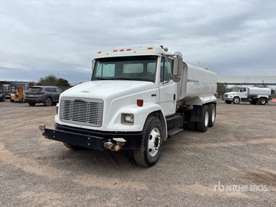 2002 Freightliner FL80 4000 gal 6x4 Water Truck