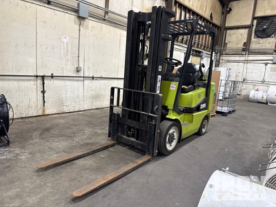 2006 Clark CGC25 4600 lb Cushion Tire Carrelli Elevatori