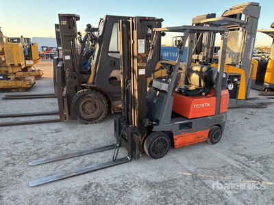 Toyota 5FGC15 2500 lb Cushion Tire フォークリフト