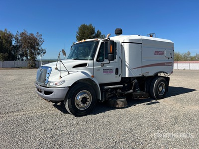2008 Elgin Crosswind on 2008 International 4300 Sweeper Truck