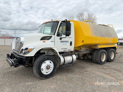2013 International 7400 4000 gal 6x4 Camion à eau