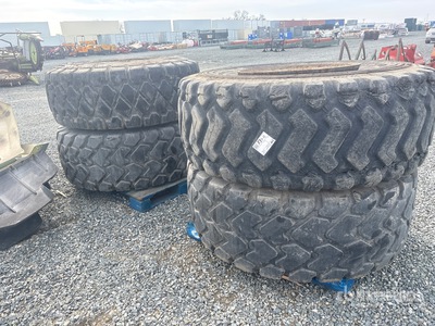 Quantity of (4) Cat 950G Ruedas